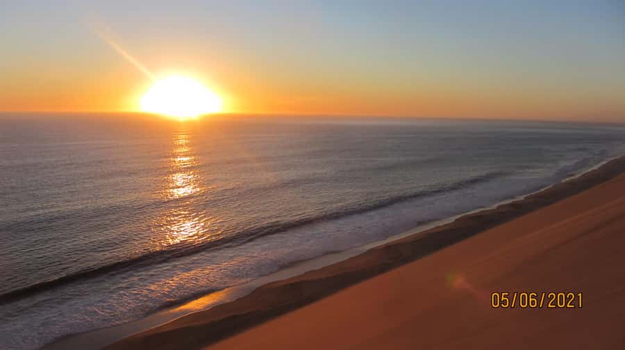 From Walvis Bay: Sandwich Harbour World Heritage Site - Lunch above the Atlantic Ocean