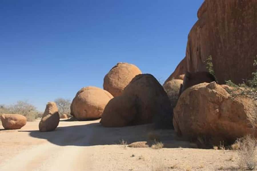 Spitzkoppe : via Zeila Shipwreck - The afternoon return through Usakos