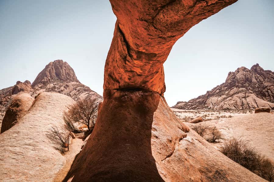 Swakopmund/Walvis Bay: Spitzkoppe Mountains - Minerals, gemstones, and the uncertain mine stop