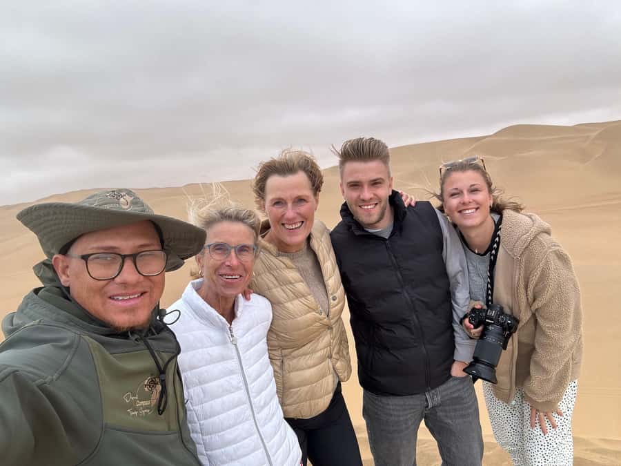 Walvisbay: Sandwich Harbour 4x4 & Sandboarding Tours - Wildlife in a harsh place