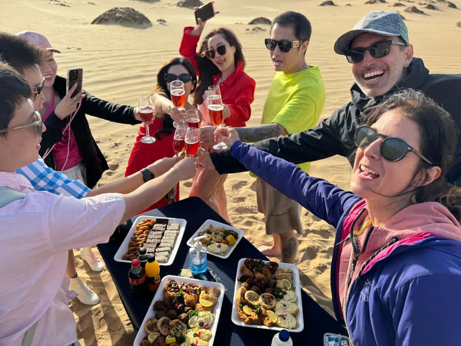Walvisbay: Sandwich Harbour 4x4 & Sandboarding Tours - Clothing and useful preparation